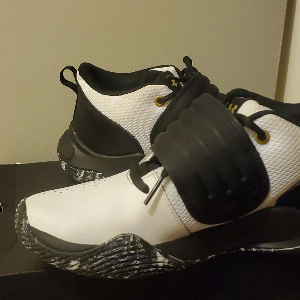 UNDER ARMOUR - Picture 11 of 14